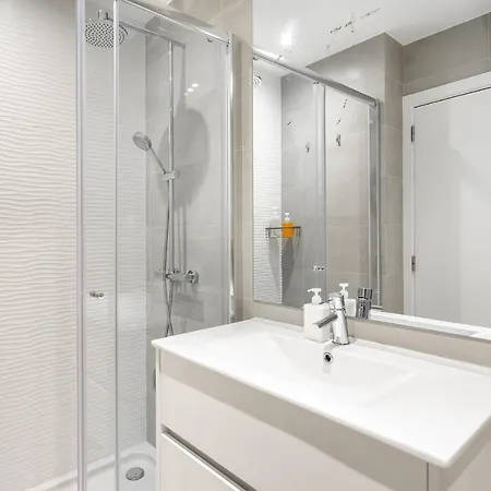 Urban Oasis In Premium Location With Ac Lissabon