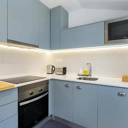 Urban Oasis In Premium Location With Ac Appartement