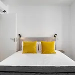 Urban Oasis In Premium Location With Ac Διαμέρισμα