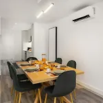 Urban Oasis In Premium Location With Ac Διαμέρισμα *